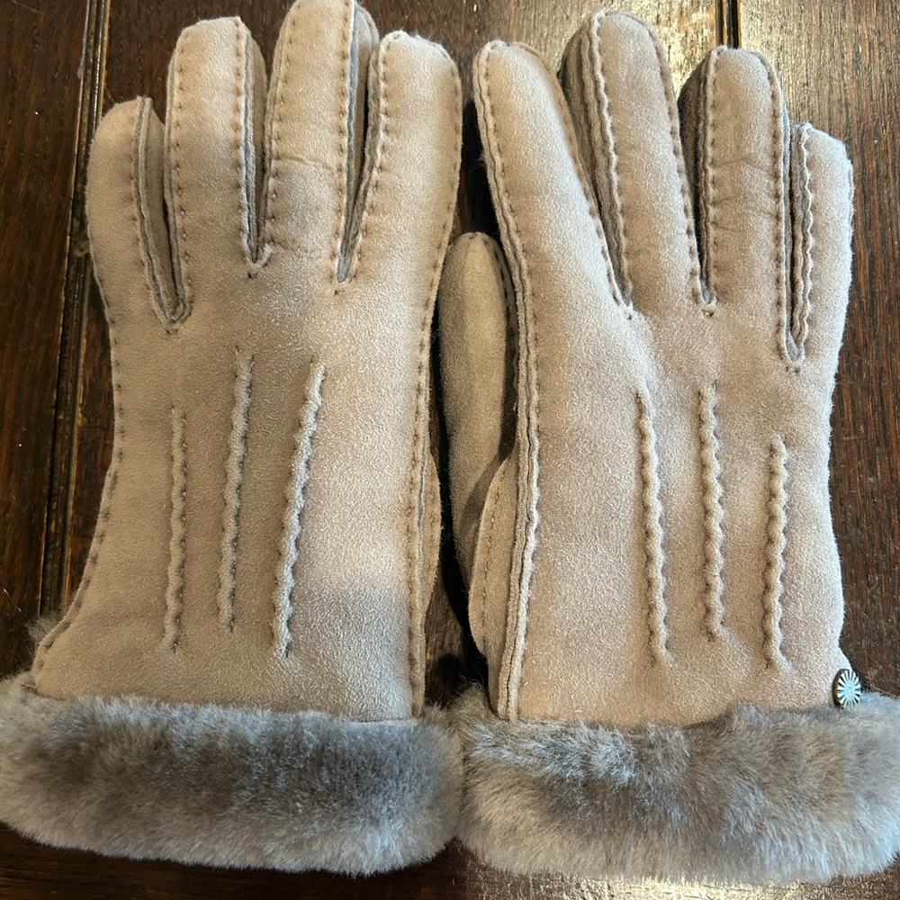 UGG shearling gloves